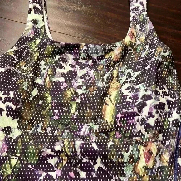 ✨2/$40✨🍋lululemon🍋 | Amala Purple and green floral iris polka dot tank top - Picture 4 of 9